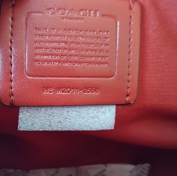 Coach signature leather crossbody bag. - Picture 9 of 10